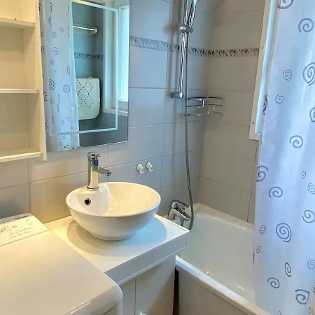 A Pour 6 Avec Balcon, Vue Montagne Et Parking - Fr-1-402-34 * Esquieze-Sere